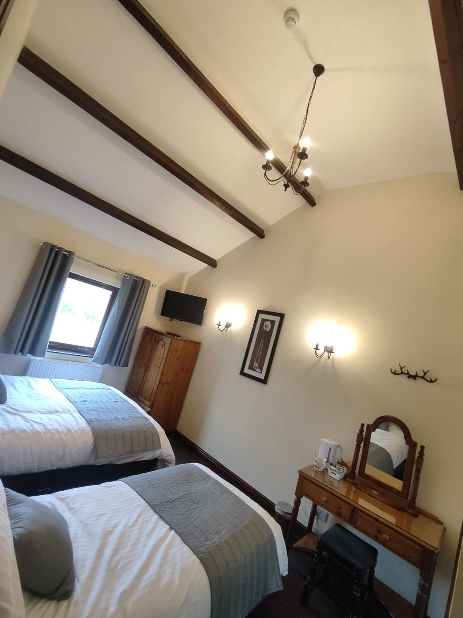 Ye Olde Bowling Green Inn Bradwell  エクステリア 写真