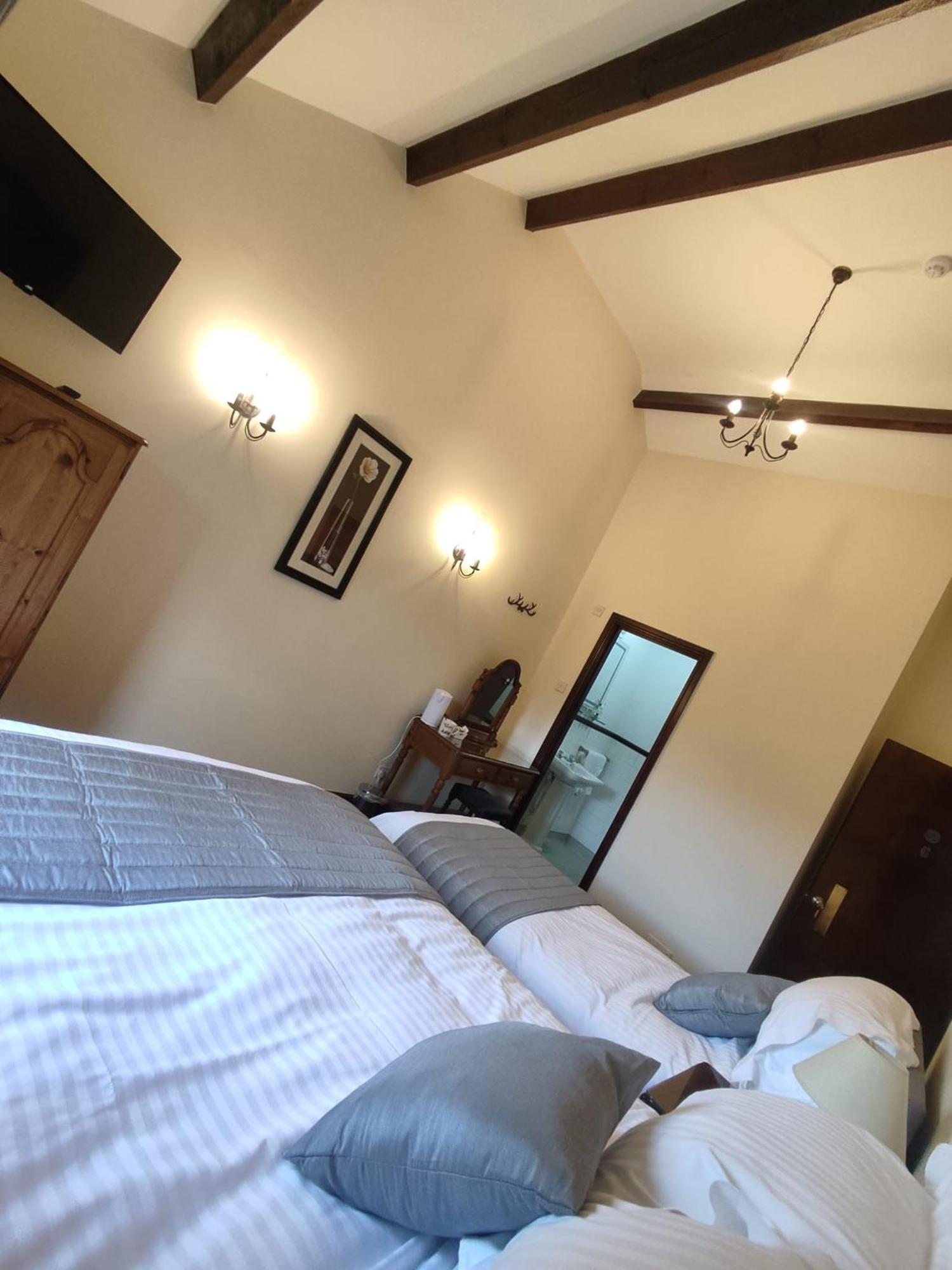 Ye Olde Bowling Green Inn Bradwell  エクステリア 写真